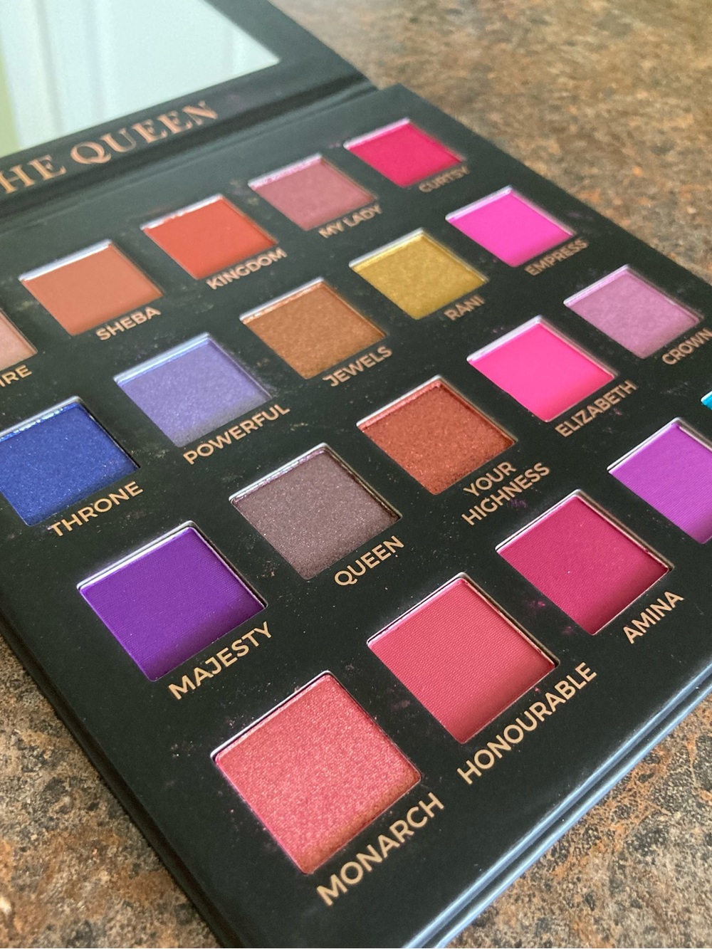 ELOISE 'The Queen' Eyeshadow Palette - 20 pigments - NWT and NEVER swatched - Picture 3 of 9